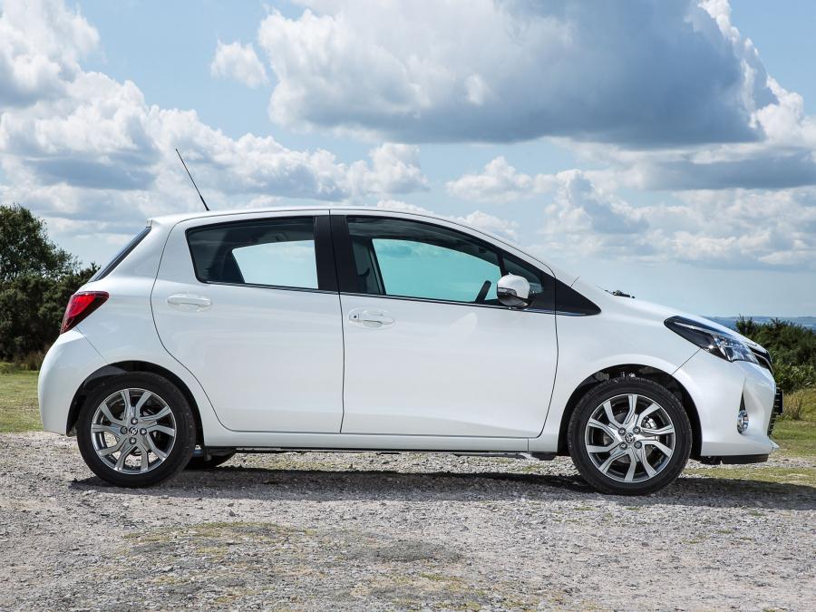  Toyota Yaris 5-Door 2014 года  (UK) (фото 28 из 38)